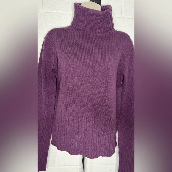 Vintage Max Mara Turtle Neck  70% virgin wool and 30% cashmere Small - Picture 3 of 11